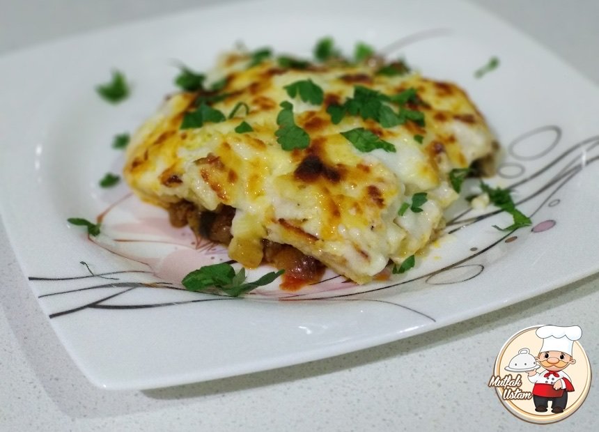 Beşamel Soslu Patlıcan Yemeği