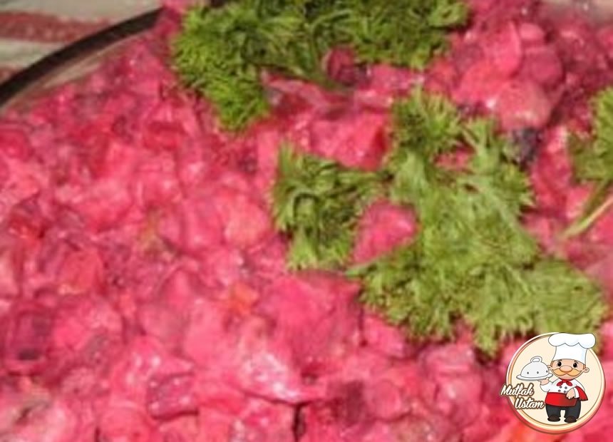 Çuğundur Salatı