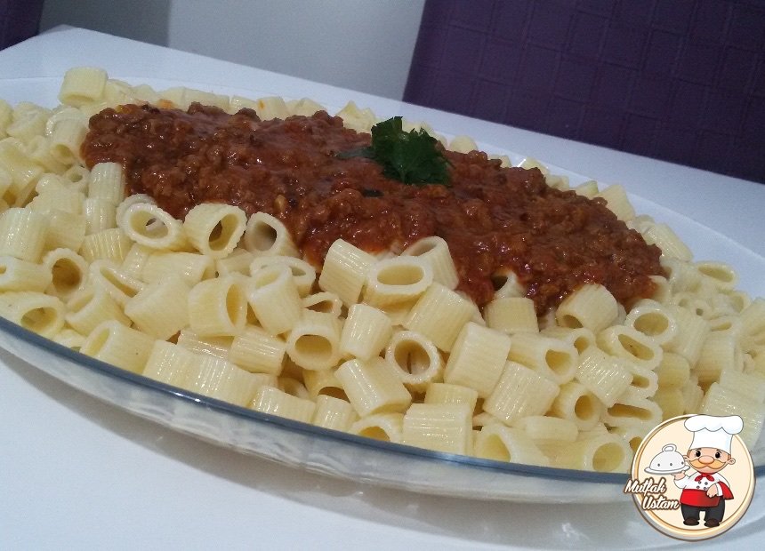 Kıymalı Makarna (Salçalı)