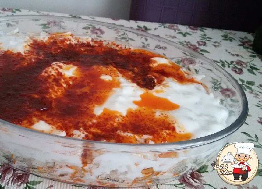 Yoğurtlu Salça Soslu Erişte Yada Makarna
